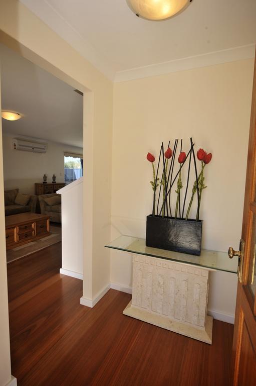 Palm Beach Manor Рокингам Екстериор снимка